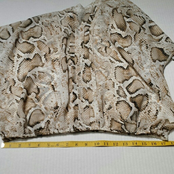 A.N.A. A New Approach Snake Skin V Neck Blouse XL - Picture 7 of 8